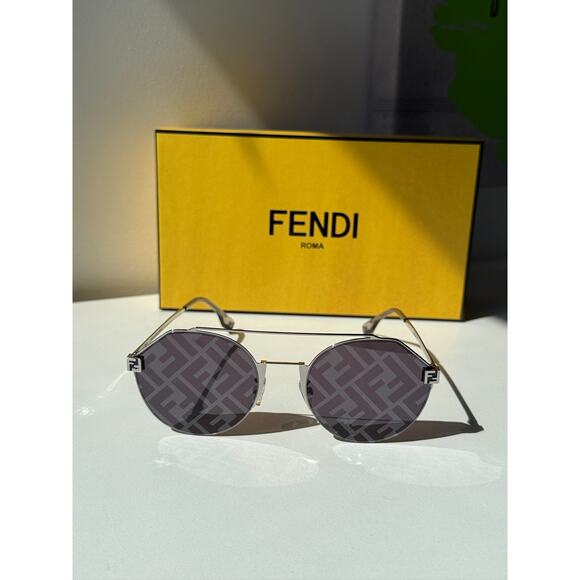 NEW Fendi FE40060U Silver Logo Mirror Round Unisex Sunglasses - Picture 3 of 6